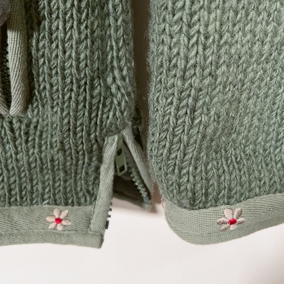 LAUNDROMAT | CHUNKY GREEN WOOL CARDIGAN - Picture 9 of 14